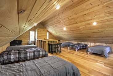 Сельский дом Lovely Ulster Cabin W/ Hot Tub, Fire Pit & 3 Ponds