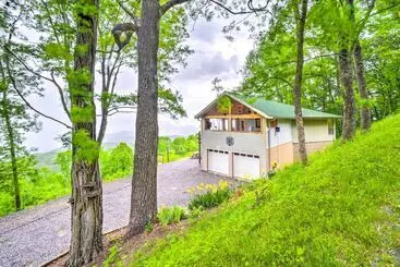 Mökkimajoitus Mtn Treehouse W/ Fire Pit, Breathtaking Views