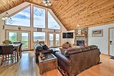 Mökkimajoitus Murphy Cabin W/ Fire Pit & Stunning Mtn Views