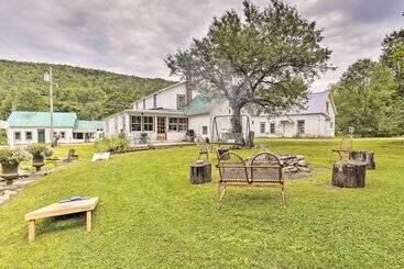 Hus på landet Rustic Roxbury Ski Farmhouse With Trails!