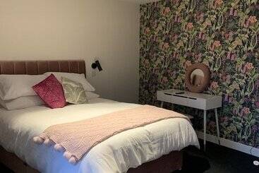 Stag & Thistle Hotel And Restaurant