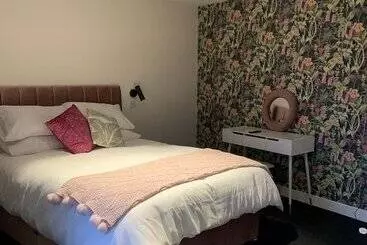 Stag & Thistle Hotel And Restaurant