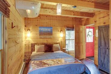 بيت ريفى Waterfront Dresden Cabin With Deck + Fire Pit!