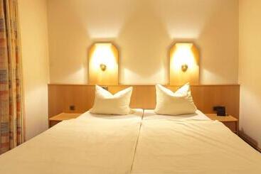 Отель Bayrischer Hof