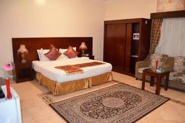 Belle Vue Inn Hotel & Suites