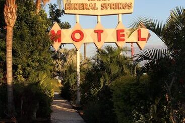 Warm Mineral Springs Motel