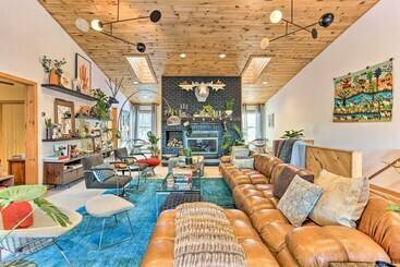 קוטג'' Bright Roscoe Escape W/ Deck, Mountain Views!