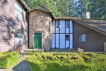 Casa Rural Camano Island Family House W/ Hot Tub & Deck!