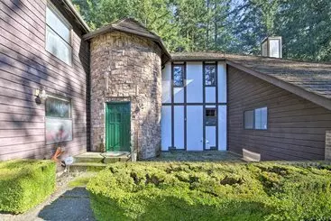 Mökkimajoitus Camano Island Family House W/ Hot Tub & Deck!