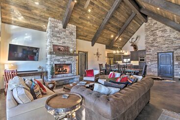 茅舍 Custom Angel Fire Home: Views, Hot Tub & Fire Pit!