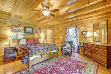 بيت ريفى Hike, Fish & Golf: Burnsville Retreat W/ Deck!