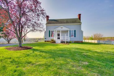 Hus på landet Idyllic Appomattox Home W/ Porch & Rocking Chairs!