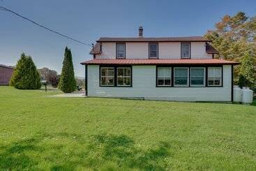 Vakantiehuisje John S Farmhouse In Mount Snow  On 120 Acres!