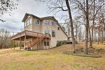 Hus på landet Lakefront Hot Springs Home W/ Deck & Boat Dock
