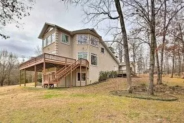 コテージ Lakefront Hot Springs Home W/ Deck & Boat Dock