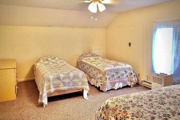 קוטג'' Mountain Top Country Hideaway: 48 Acres, Fire Pit!