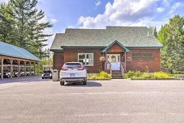 Mökkimajoitus Newcomb Retreat W/ Mountain Views & Fire Pit!