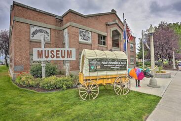 Gîte Rural Pet Friendly Baker City Escape W/ Private Yard!