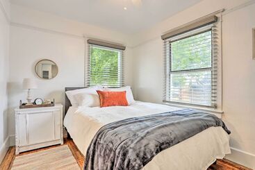 Kır Evi Pet Friendly Baker City Escape W/ Private Yard!