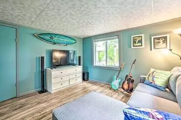 Mökkimajoitus Riverfront Home W/ Dock ~ 6 Mi To Cheboygan!