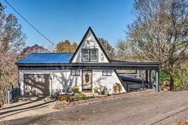 コテージ Stunning Aframe Retreat W/ Spacious Deck!