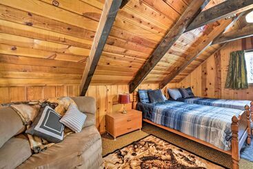 Сельский дом Sun Lit Orangeville Cabin W/ River Access!