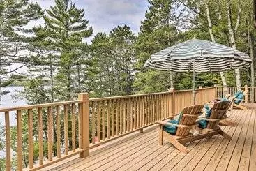 コテージ Waterfront Lake Tomahawk Cabin W/ Game Room!