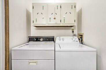 بيت ريفى 5 Acre Vacation Home W/ Woods & Hiking Ground