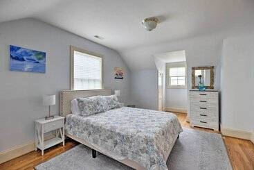 별장 Beachfront Urbanna Home W/ Gas Grill & Deck!