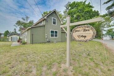 Hus på landet Indian River Home: Outdoor Space & Steps To River!