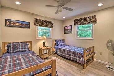 Kır Evi Walk To Lake Harmony: Cabin W/ Fire Pit & Decks!