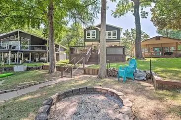 コテージ Tool Waterfront Home W/ Hot Tub & Fire Pit!