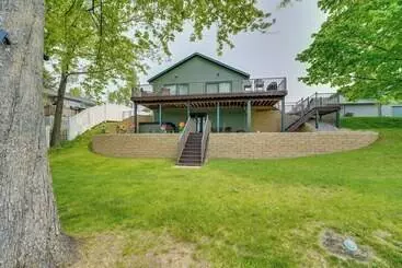 Mökkimajoitus Family Home On Crystal Lake W/ Private Beach!