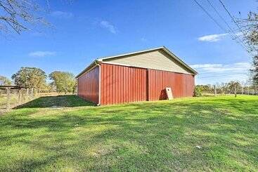 Farmhouse Cottage On 10 Acres: Trails On Site