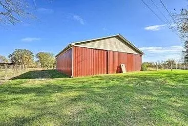 Farmhouse Cottage On 10 Acres: Trails On Site