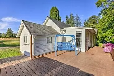 Ferndale Cottage On Private 20 Acre Farm!