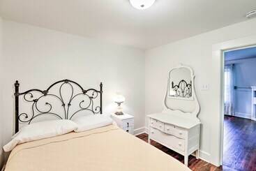 Ferndale Cottage On Private 20 Acre Farm!