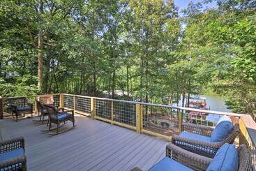 Dom wiejski Lakefront Jacksons  Gap Home W/ Deck, Dock & Views