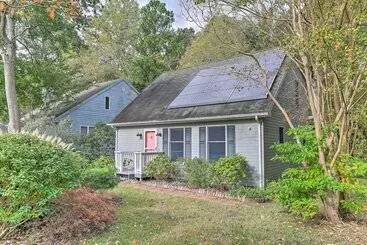 Lewes Cottage W/ Pool Access: 10 Mi To Beach!