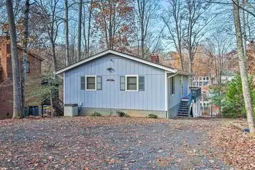 Mökkimajoitus Sauna & Game Room: Lake House In Locust Grove!