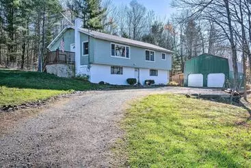 Mökkimajoitus Peaceful Horseheads Hideaway W/ Deck & Yard!