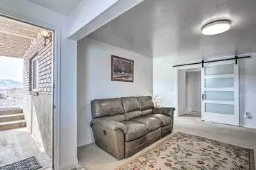 Mökkimajoitus Pet Friendly Aurora House W/ Mountain Views!