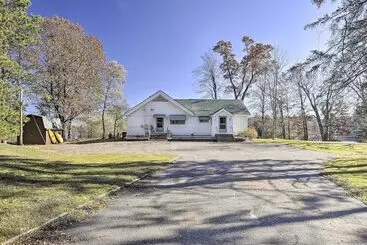 コテージ Retro Rhinelander Lake Retreat W/ Fire Pit!