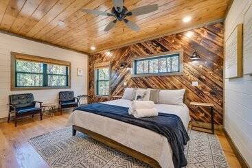 Kır Evi Serene Broken Bow Cabin W/ Hot Tub & Fire Pit!