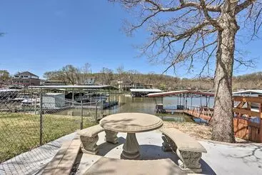 コテージ Waterfront Lake Of The Ozarks Cabin W/ Boat Dock!