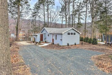 Hus på landet Waterfront Retreat W/ Boat Dock & Fire Pit!