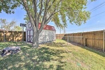 Casa Rural Abilene Home W/bbq & Pvt Yard, 1 Mi To Acu!