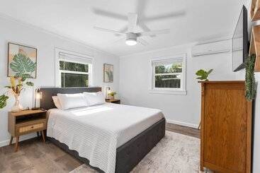 4 Mi To Dtwn: Jensen Beach Cottage