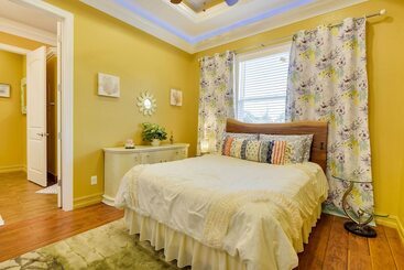 コテージ Elegant Venice Home W/ View   Walk To Beach!