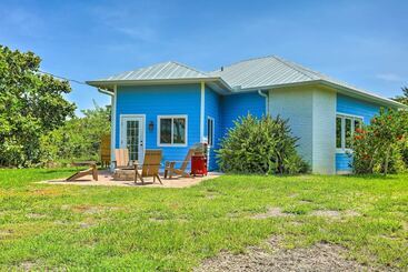 Hutchinson Island Cottage: Steps To The Beach